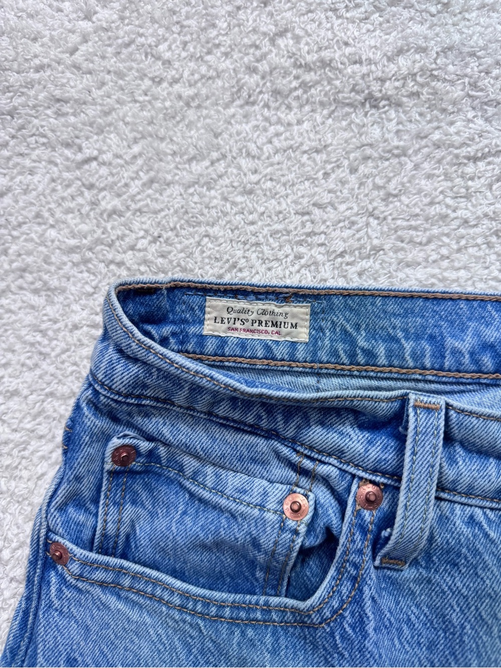 Women’s Levi’s Wedgie Straight size 28 - Picture 2 of 4